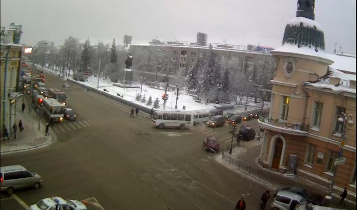 В центре Иркутска произошло крупное ДТП. Погибла женщина