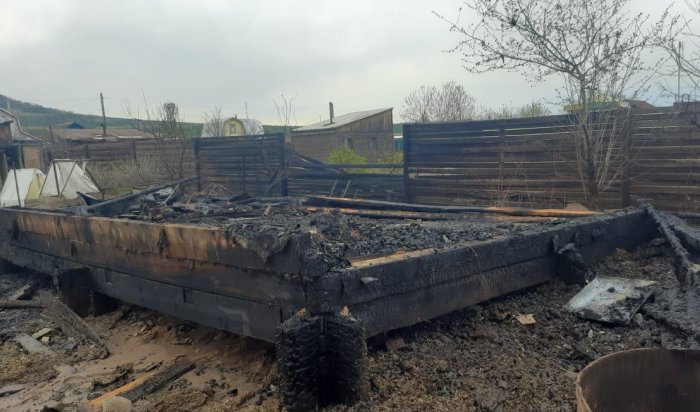 Подросток погиб на пожаре в дачном садоводстве Братского района