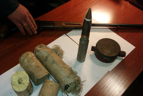 Иркутянин сдал в полицию случайно найденные в кладовке снаряд и мин