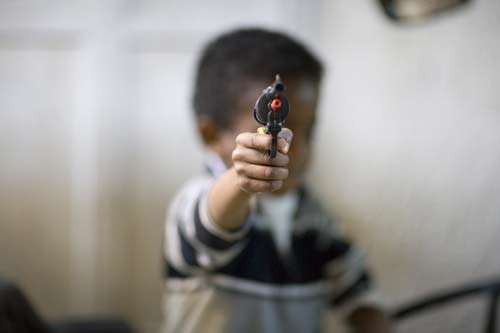 13-летний иркутянин нечаянно выстрелил в своего младшего брата