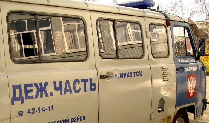 Авария в Иркутске: иномарка врезалась в полицейский автомобил
