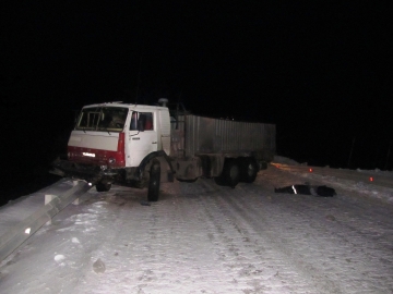 В Иркутской области столкнулись три КамАЗа