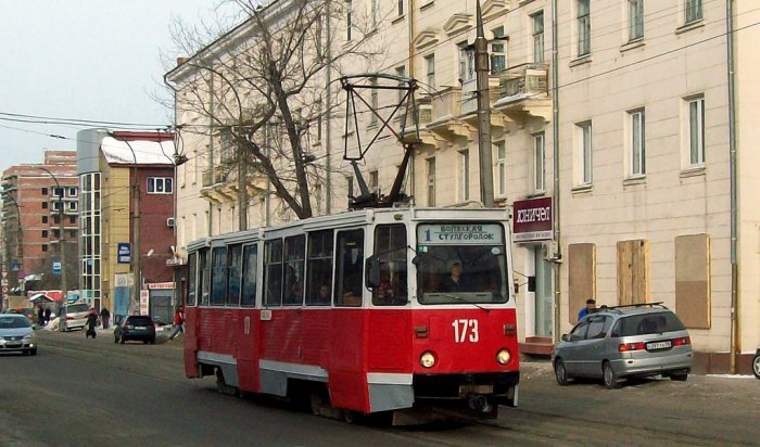 Иркутску остро требуются водители троллейбусов и трамваев