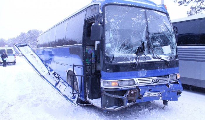 Два пассажирских автобуса столкнулись в Ангарске
