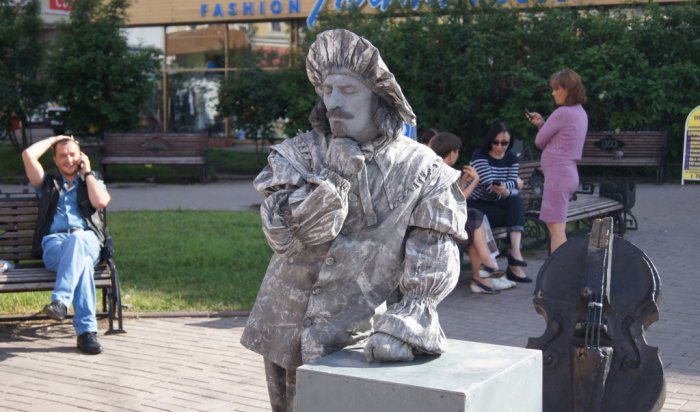 Ожившая" статуя Рембрандта удивила иркутян
