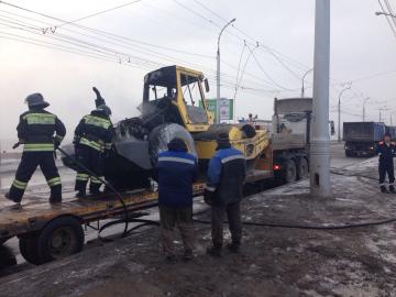 В Иркутске утром на плотине ГЭС горел дорожный каток