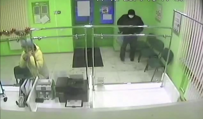 В Иркутске разыскивается подозреваемый в ограблении кредитного кооператива (Видео