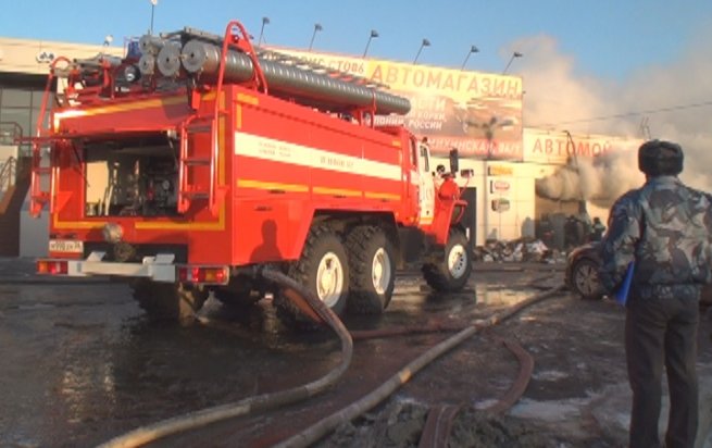 Склад с подгузниками горел в Иркутске