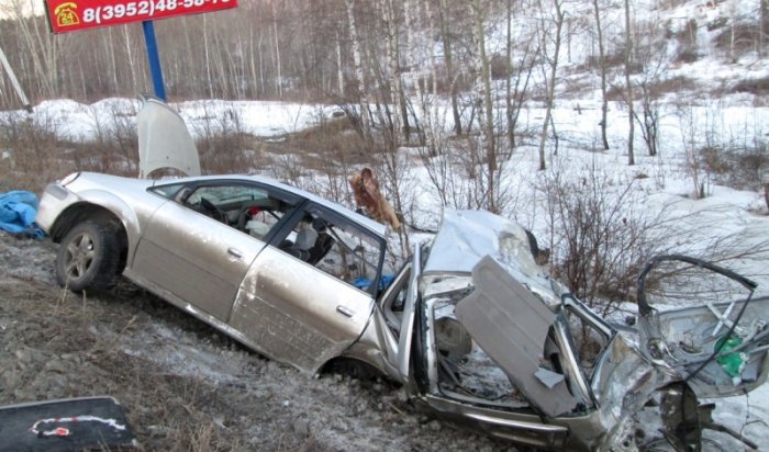 В Иркутской области иномарка столкнулась с грузовиком на трассе