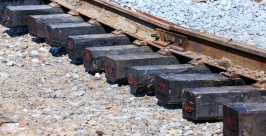 На Кругобайкальской железной дороге обрушилась скала
