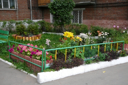 В Иркутске выбирают победителя в конкурсе "Цветы у дома
