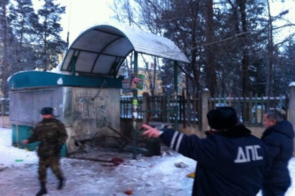 В Ангарске два человека пострадали в результате взрыва на автобусной остановке