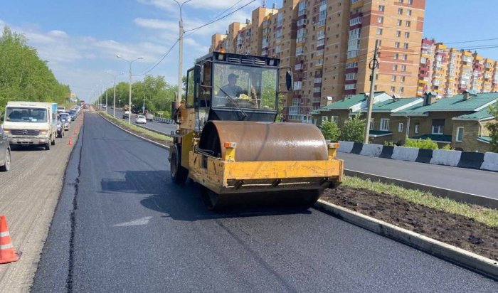 В Иркутске продолжается ремонт дорог большими асфальтовыми картами
