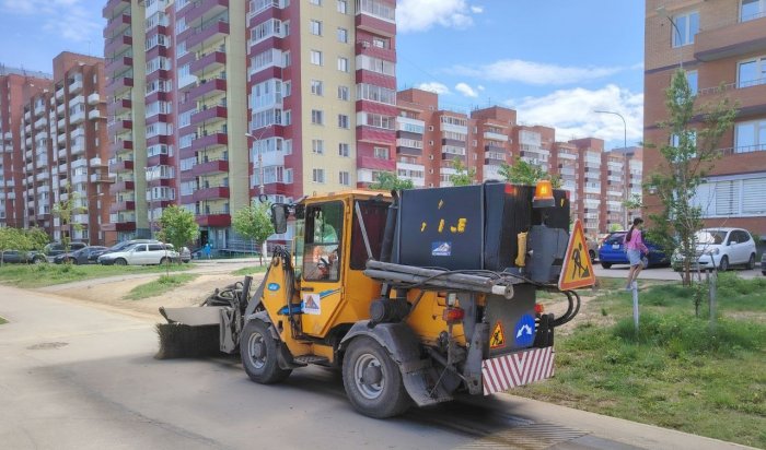 В Иркутске продолжается комплексная уборка улиц