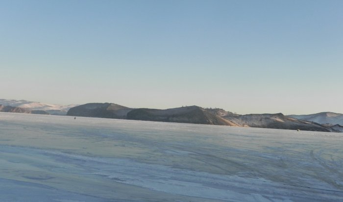 В проливе Ольхонские ворота на Байкале ветром унесло лед