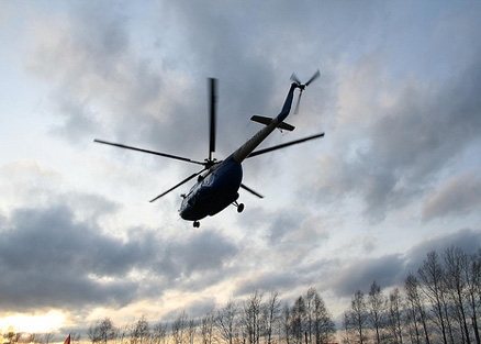 На помощь иркутянину, упавшему с Шумакских водопадов, вылетел вертолет со спасателями