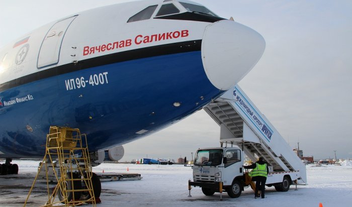 В иркутском аэропорту впервые приземлился грузовой самолет ИЛ-96
