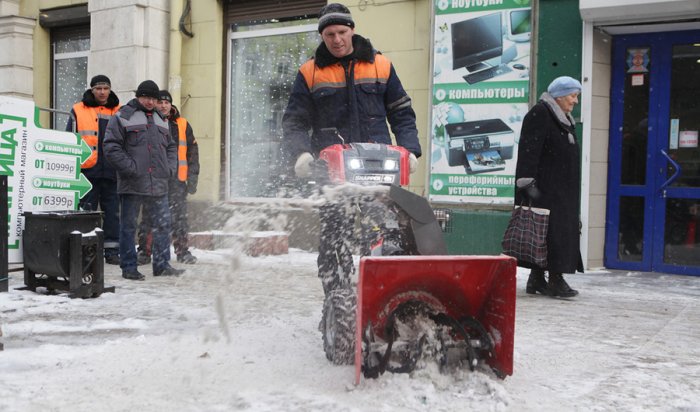В Иркутске на борьбу со снегом вышли мотометл