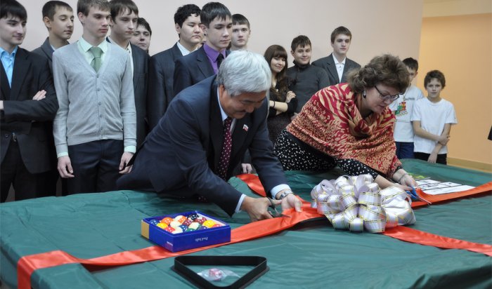 В одной из иркутских школ появился бильярдный стол