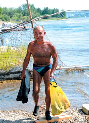 60-летний иркутянин проплыл рекордное расстояние по Ангаре