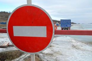 УАЗ провалился под лед в Ольхонском районе: один человек пропал без вести