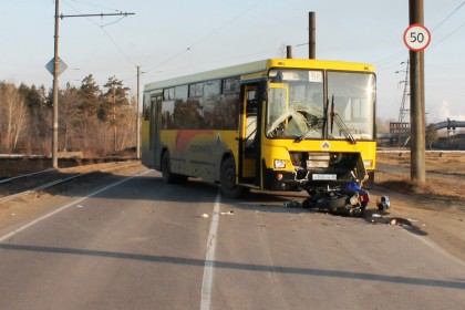 В Ангарске мотоциклист пострадал при столкновении с автобусом