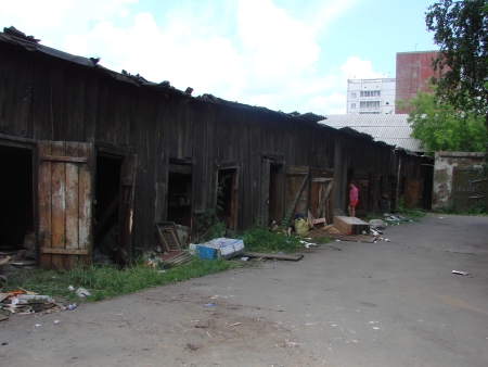 Жители микрорайона Лисиха добились сноса ветхих кладок