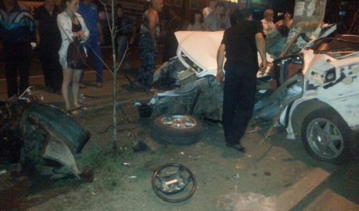 В Первомайском иномарка врезалась в бетонный столб, два пассажира погибли