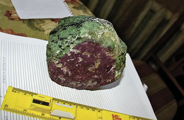 Трехкилограммовый рубин, изъятый в Иркутске полгода назад, оказался не драгоценным
