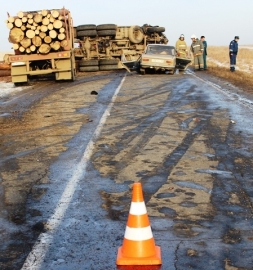 В Иркутской области в ДТП с участием лесовоза погибли 5 человек