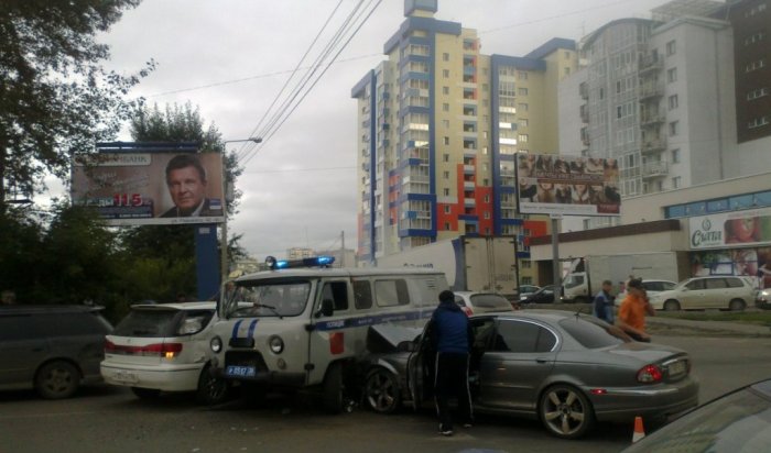 На выходных в Иркутске произошла авария с участием полицейского автомобиля