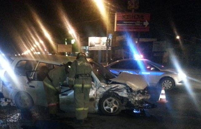 Ночная авария на Трактовой: госпитализировано 4 человека
