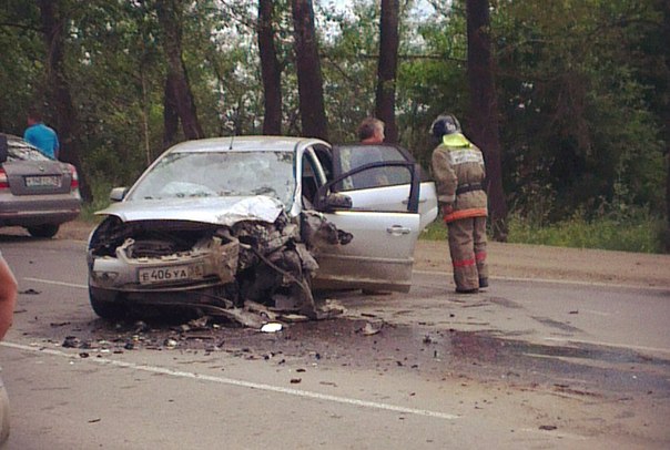 В Иркутске на улице Байкальской при лобовом столкновении автомобилей погиб человек