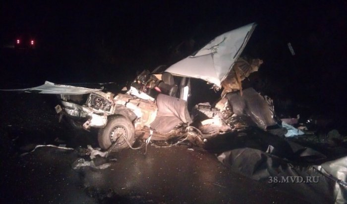 В крупной автомобильной аварии под Иркутском погибли четыре человека