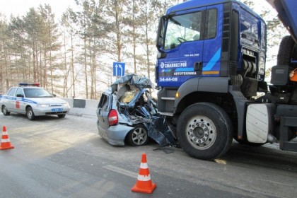 Столкновение легкового автомобиля и грузовика: погиб молодой человек