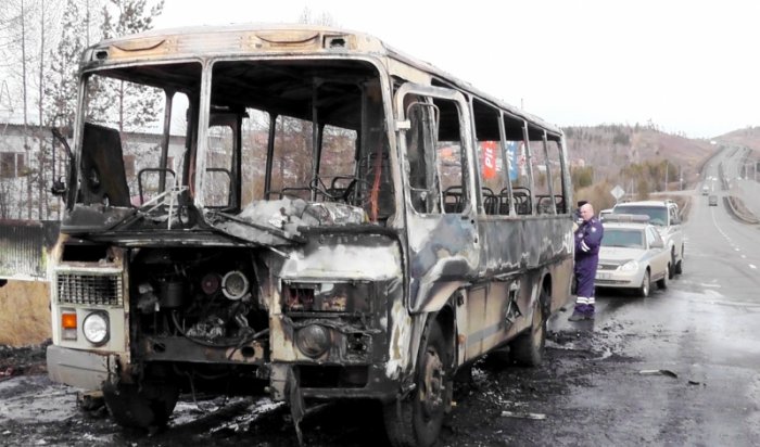 В Иркутской области сгорел автобус, перевозивший школьников