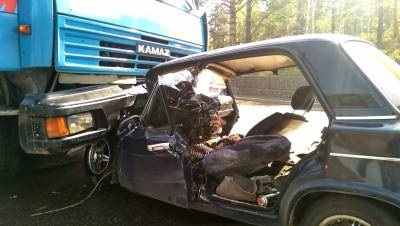 В Иркутске водителя зажало в автомобиле в результате ДТП