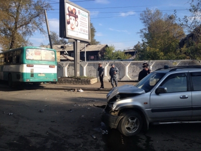 В Иркутске полицейские устанавливают обстоятельства ДТП с участием маршрутного автобуса