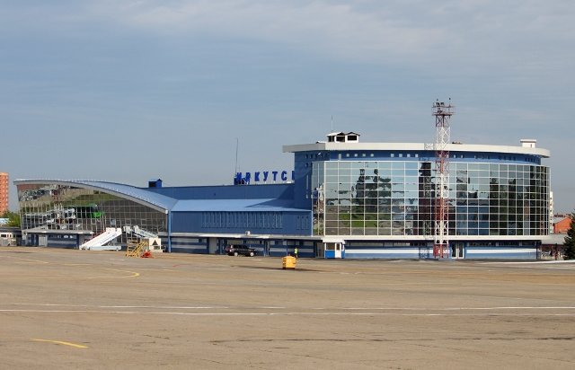 В Иркутске самолет вылетел с 4-часовым опозданием из-за дебоша пьяной семейной пар