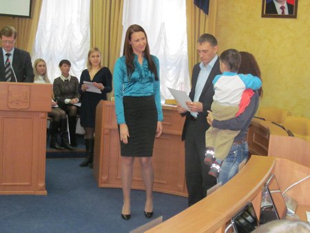 В Иркутске 28 молодых семей получили сертификаты на приобретение жилья