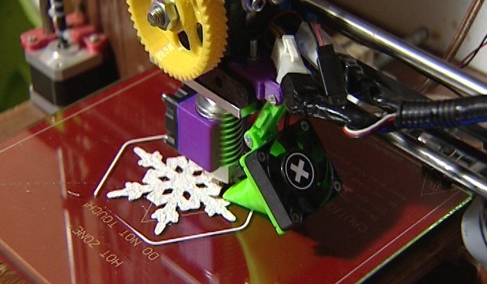 Новогодние игрушки на самодельном 3D-принтере