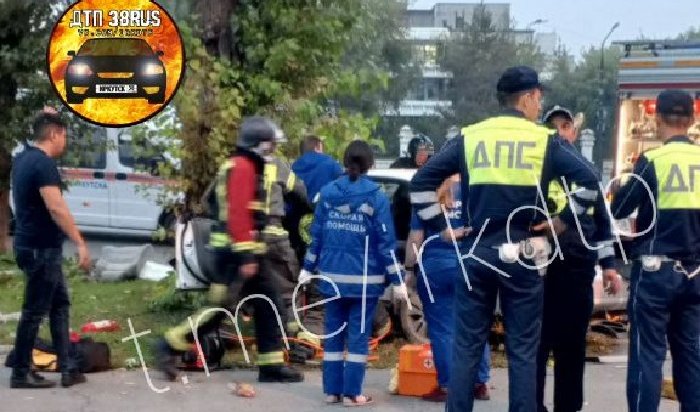 В Иркутске водитель уезжал от ДПС и врезался в дерево (Видео)