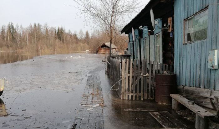 Жителям Катангского района направили матпомощь