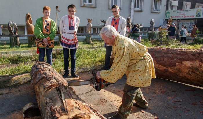 В Иркутске стартовал фестиваль деревянных скульптур