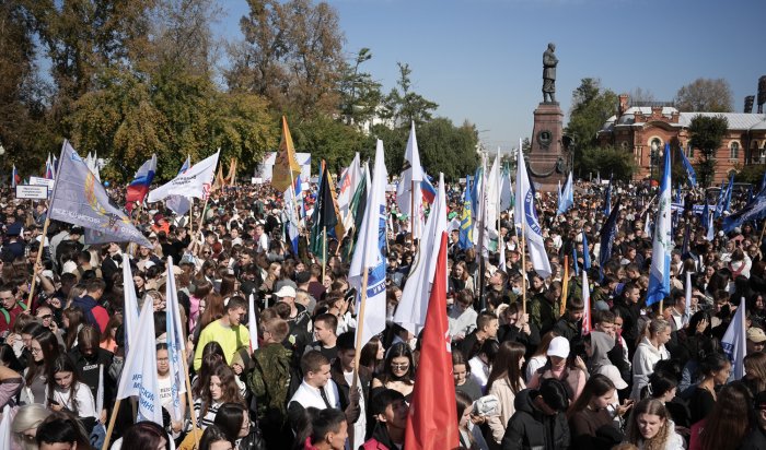 Восемь тысяч студентов поучаствовали в параде в Иркутске