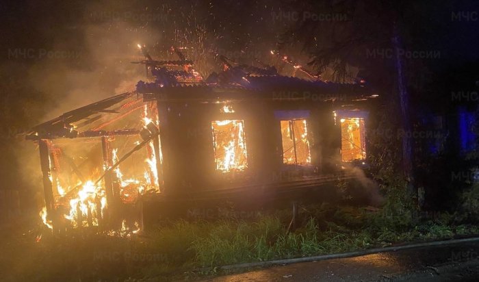 Жилой дом полностью сгорел в Усть-Илимске