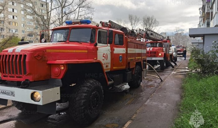 Семь человек спасли огнеборцы на пожаре в Усть-Илимске