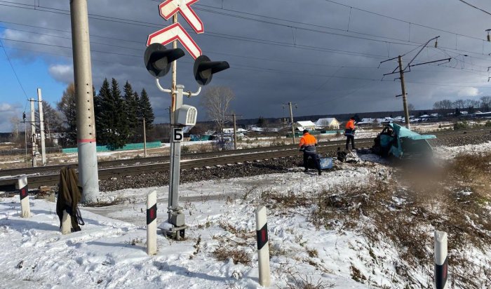 Поезд столкнулся с легковушкой в Нижнеудинском районе