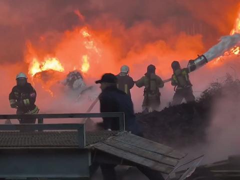 В Ангарске горел склад на площади 1050 квадратных метров (Видео)