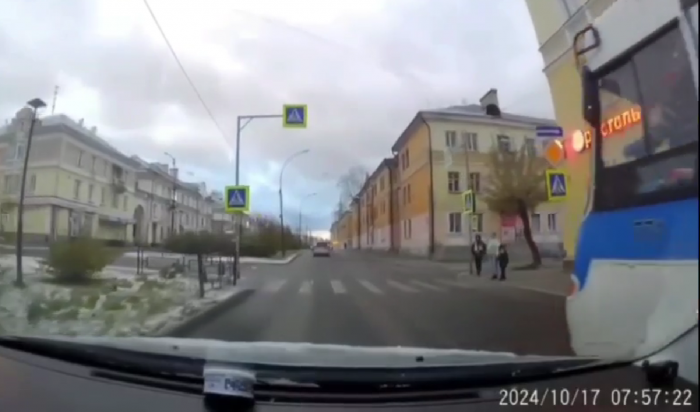 В Ангарске водителя автобуса оштрафовали за нарушение ПДД (Видео)